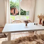 Scandinavian Wellness Met Hottub & Sauna Ewijk
