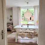Scandinavian Wellness Met Hottub & Sauna