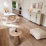 Scandinavian Wellness Met Hottub & Sauna