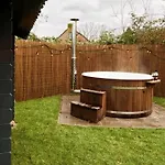 Prázdninový dům Scandinavian Wellness Met Hottub & Sauna Ewijk