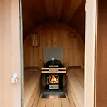 Scandinavian Wellness Met Hottub & Sauna * Ewijk