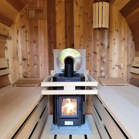 Scandinavian Wellness Met Hottub & Sauna *