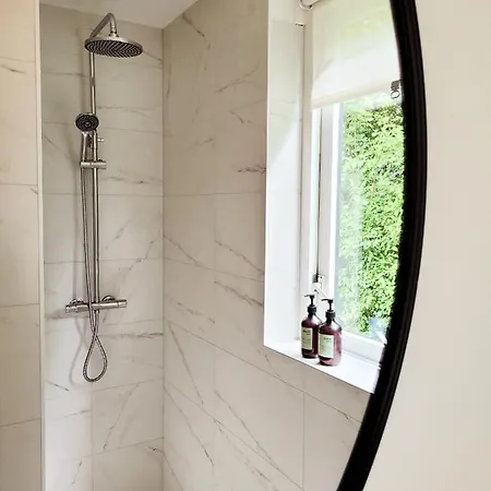 Scandinavian Wellness Met Hottub & Sauna Ferienhaus *