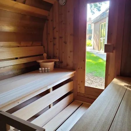 Scandinavian Wellness Met Hottub & Sauna