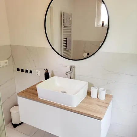 Ferienhaus Scandinavian Wellness Met Hottub & Sauna