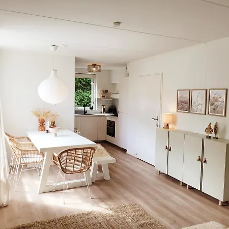 Scandinavian Wellness Met Hottub & Sauna * Ewijk