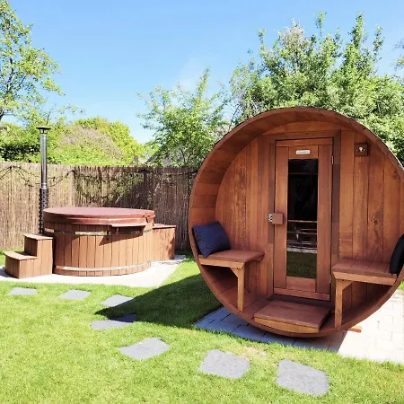 Scandinavian Wellness Met Hottub & Sauna *