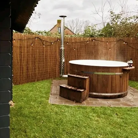 Ferienhaus Scandinavian Wellness Met Hottub & Sauna Ewijk