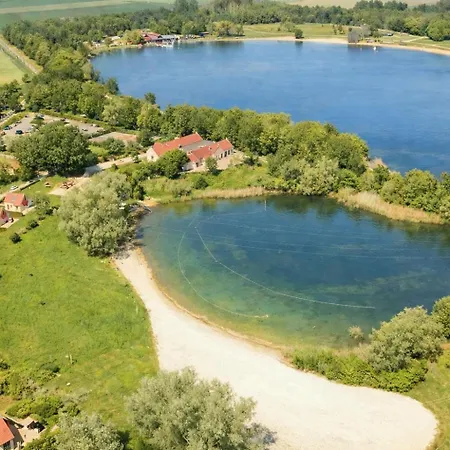 Scandinavian Wellness Met Hottub & Sauna Ewijk