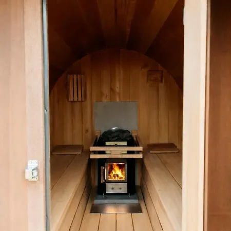 Scandinavian Wellness Met Hottub & Sauna * Ewijk