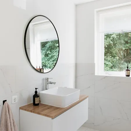 Scandinavian Wellness Met Hottub & Sauna Ewijk