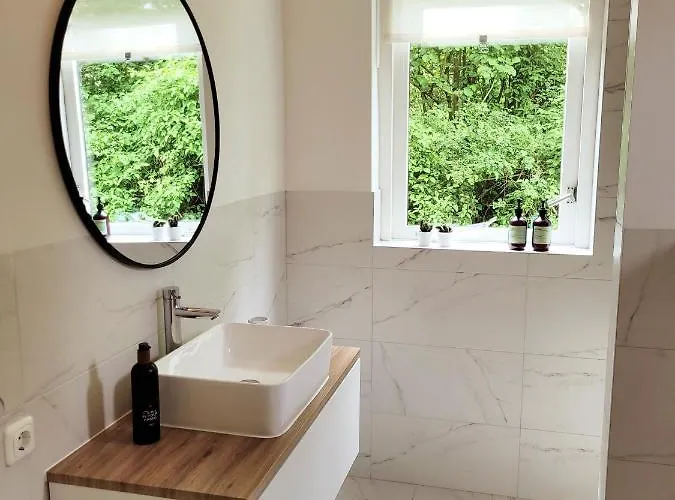 Scandinavian Wellness Met Hottub & Sauna Ewijk