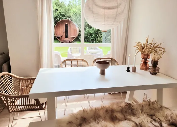 Scandinavian Wellness Met Hottub & Sauna Ewijk