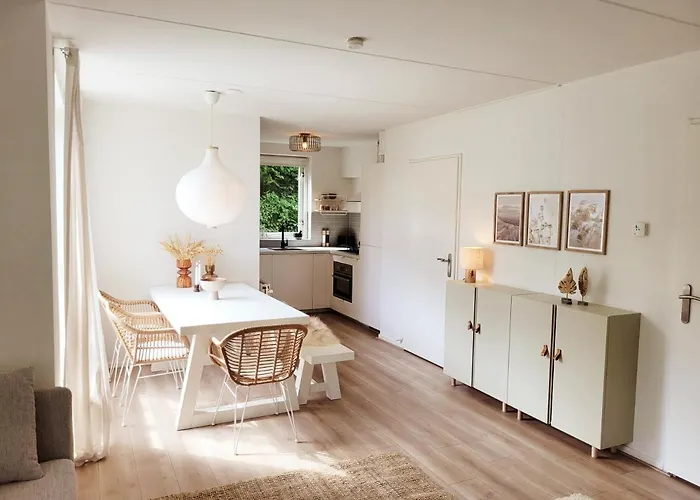 Scandinavian Wellness Met Hottub & Sauna * Ewijk