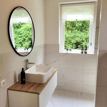 Scandinavian Wellness Met Hottub & Sauna Ewijk