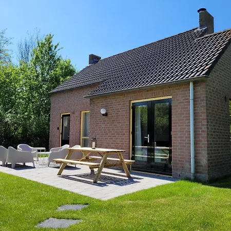 Scandinavian Wellness Met Hottub & Sauna Ferienhaus