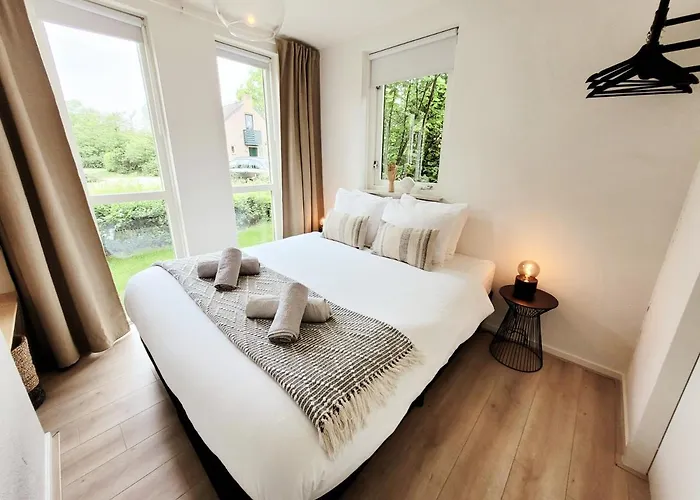 Scandinavian Wellness Met Hottub & Sauna * Ewijk