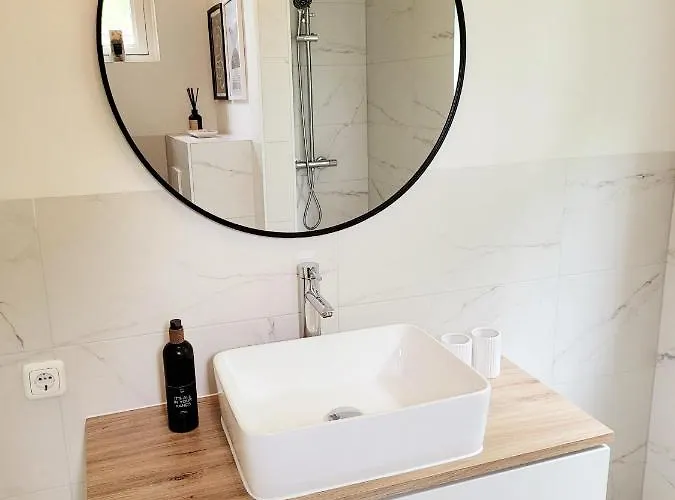 Scandinavian Wellness Met Hottub & Sauna *