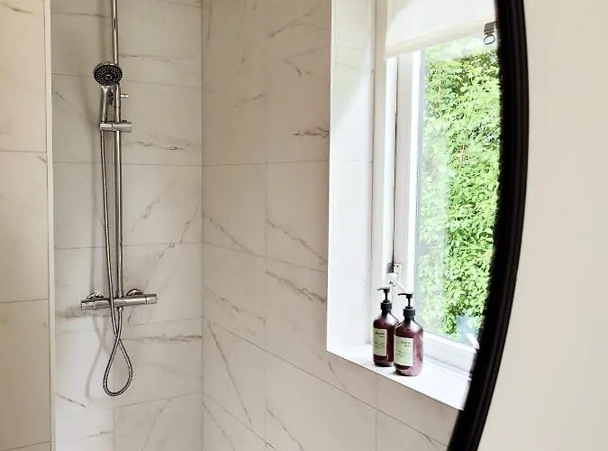 Scandinavian Wellness Met Hottub & Sauna 別荘 *