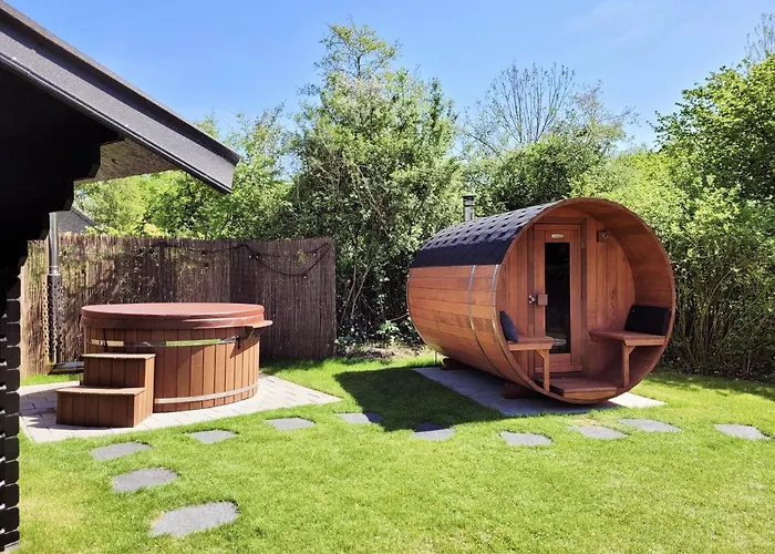 Scandinavian Wellness Met Hottub & Sauna 別荘 *